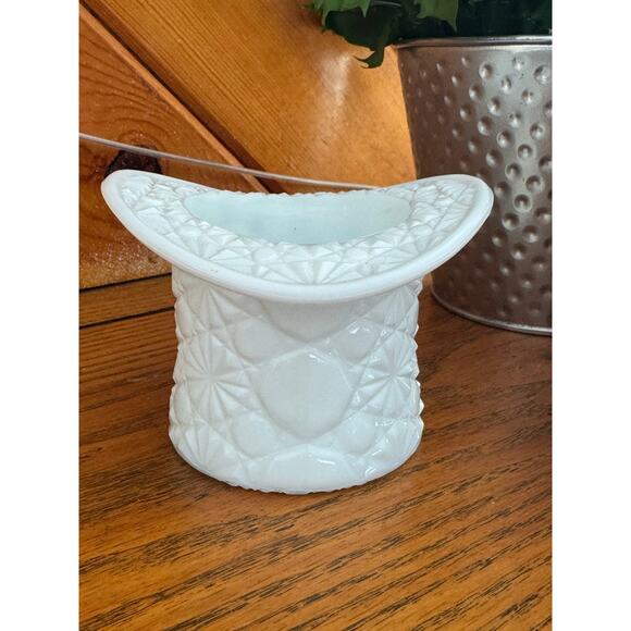 Fenton Other - Vintage Fenton Milk Glass Top Hat Daisy and Button Pattern